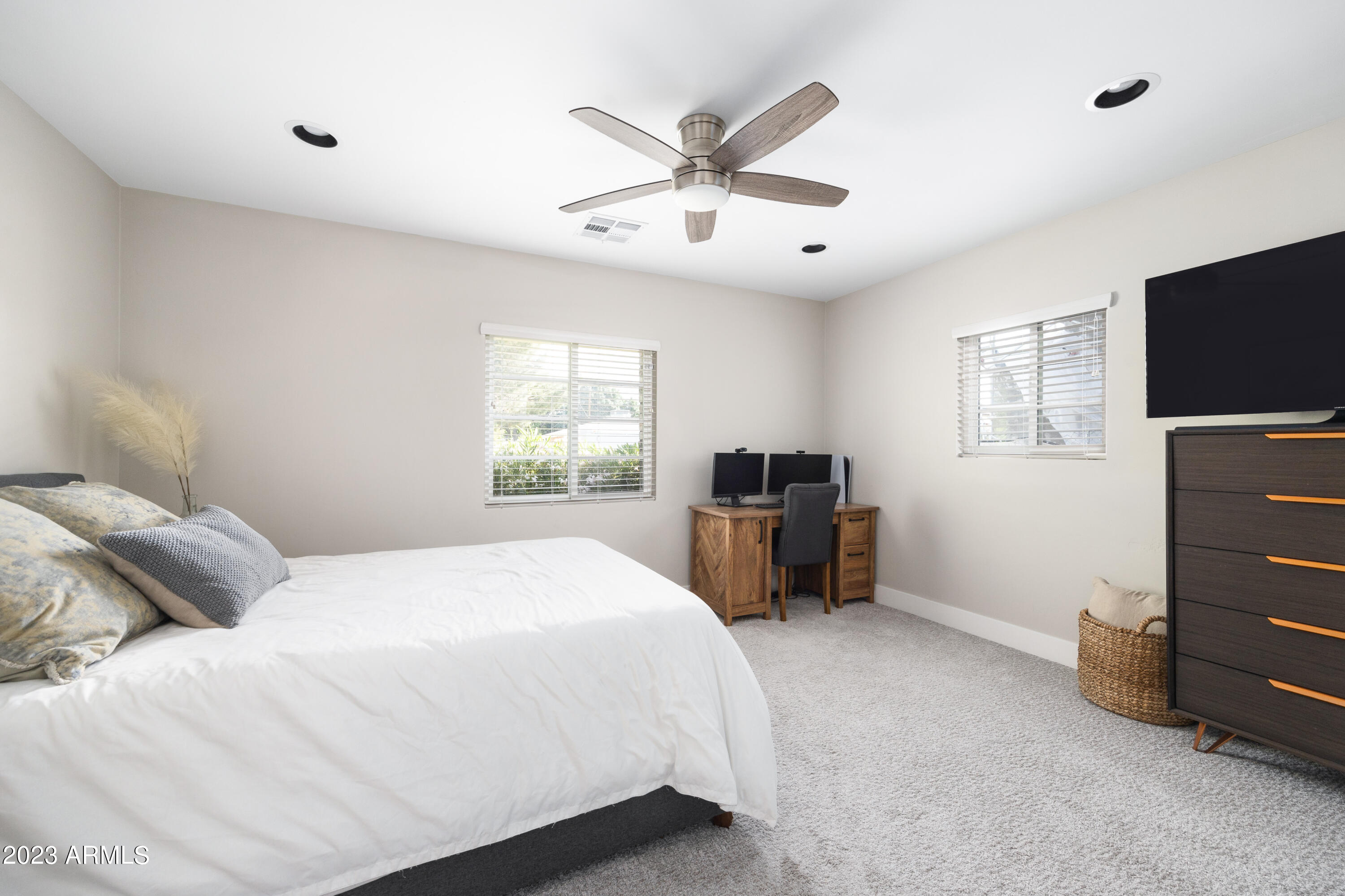 4008 E FAIRMOUNT Avenue