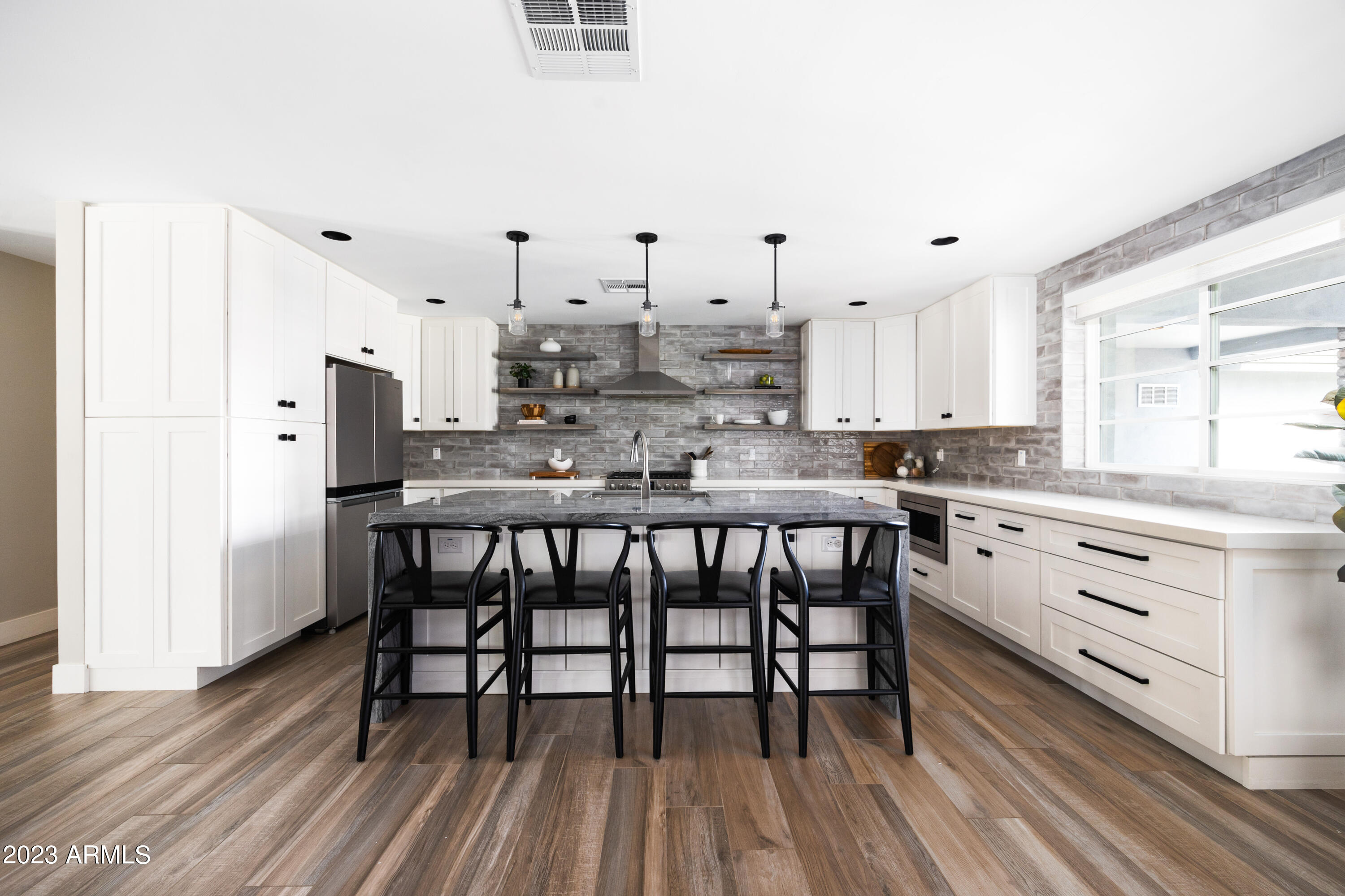 4008 E FAIRMOUNT Avenue