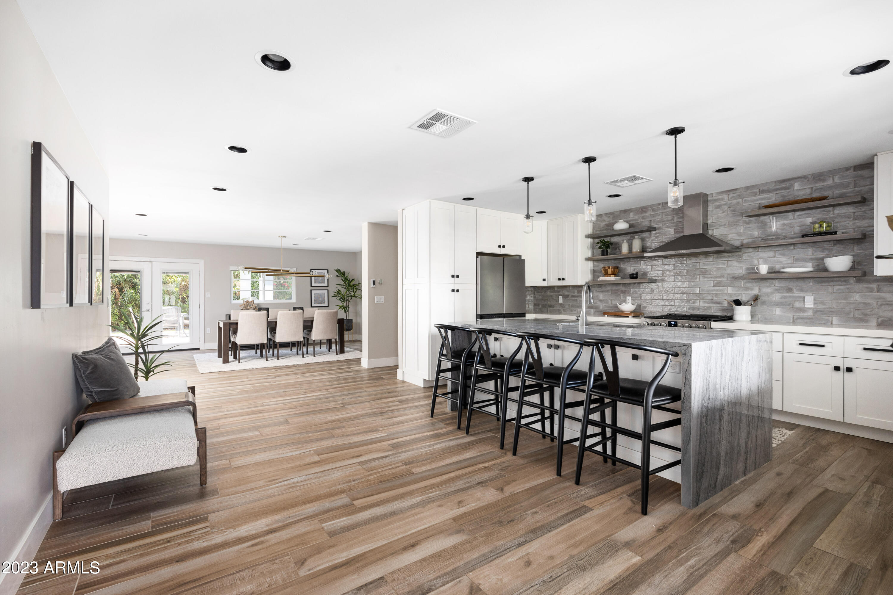 4008 E FAIRMOUNT Avenue