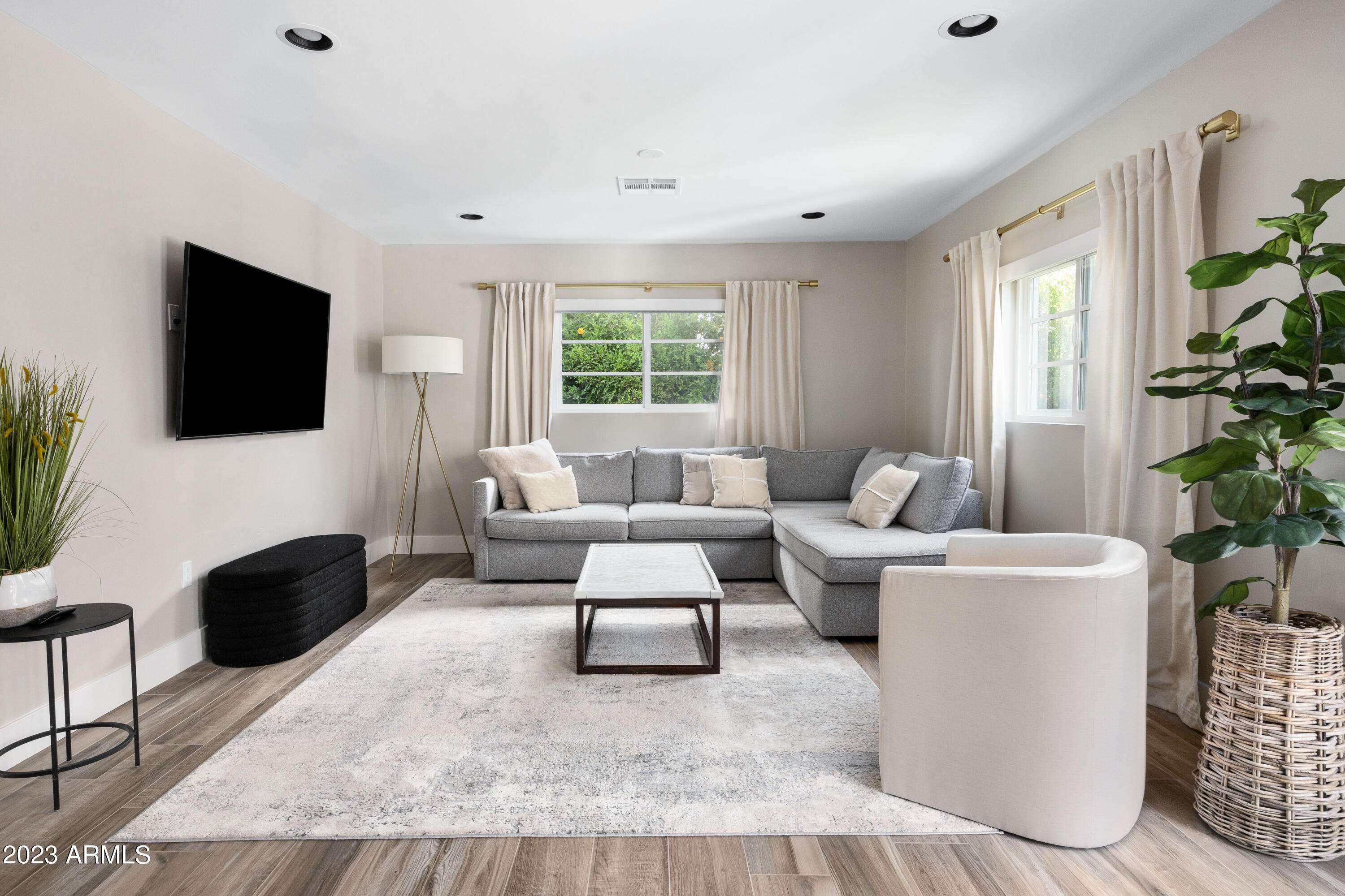 4008 E FAIRMOUNT Avenue