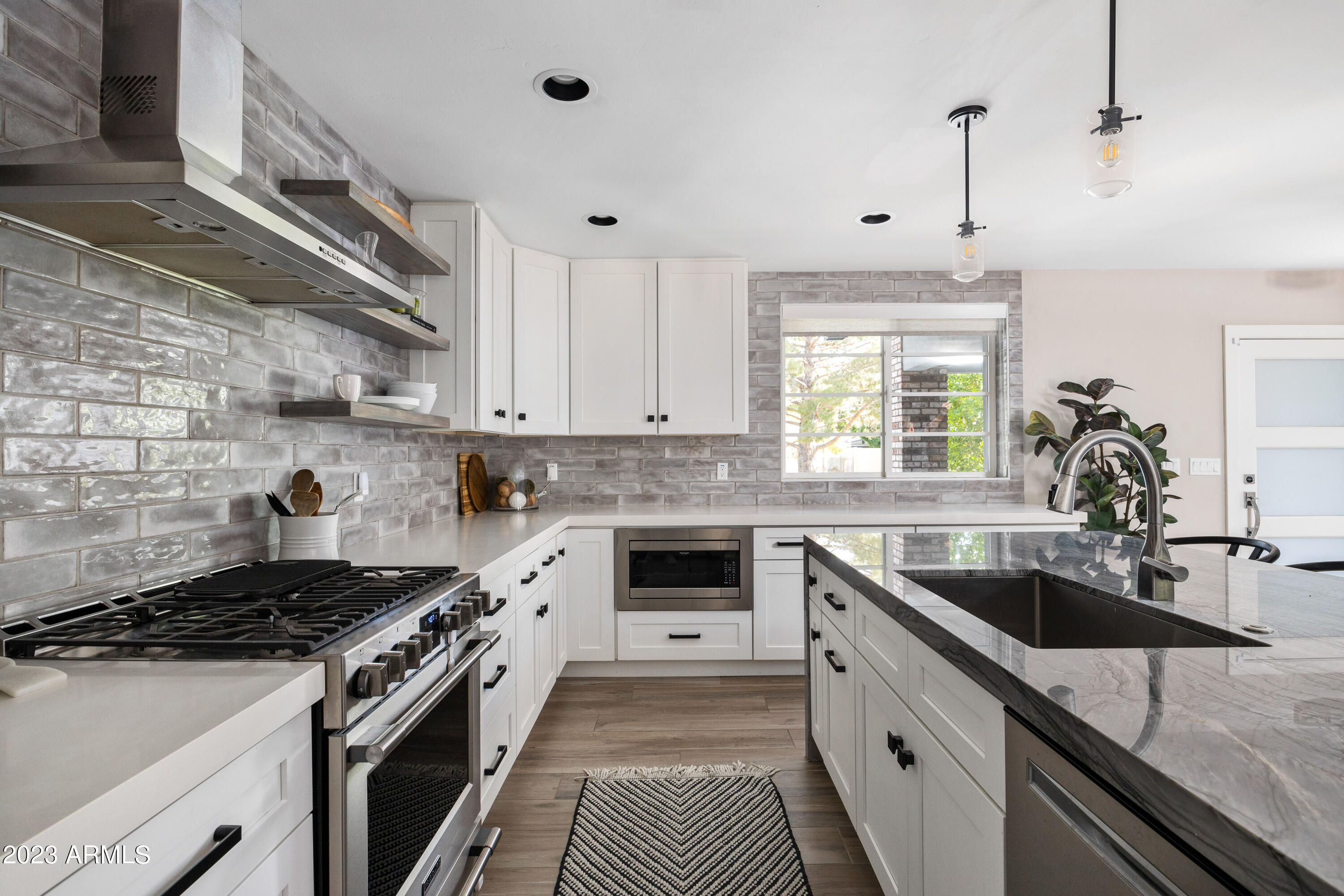 4008 E FAIRMOUNT Avenue