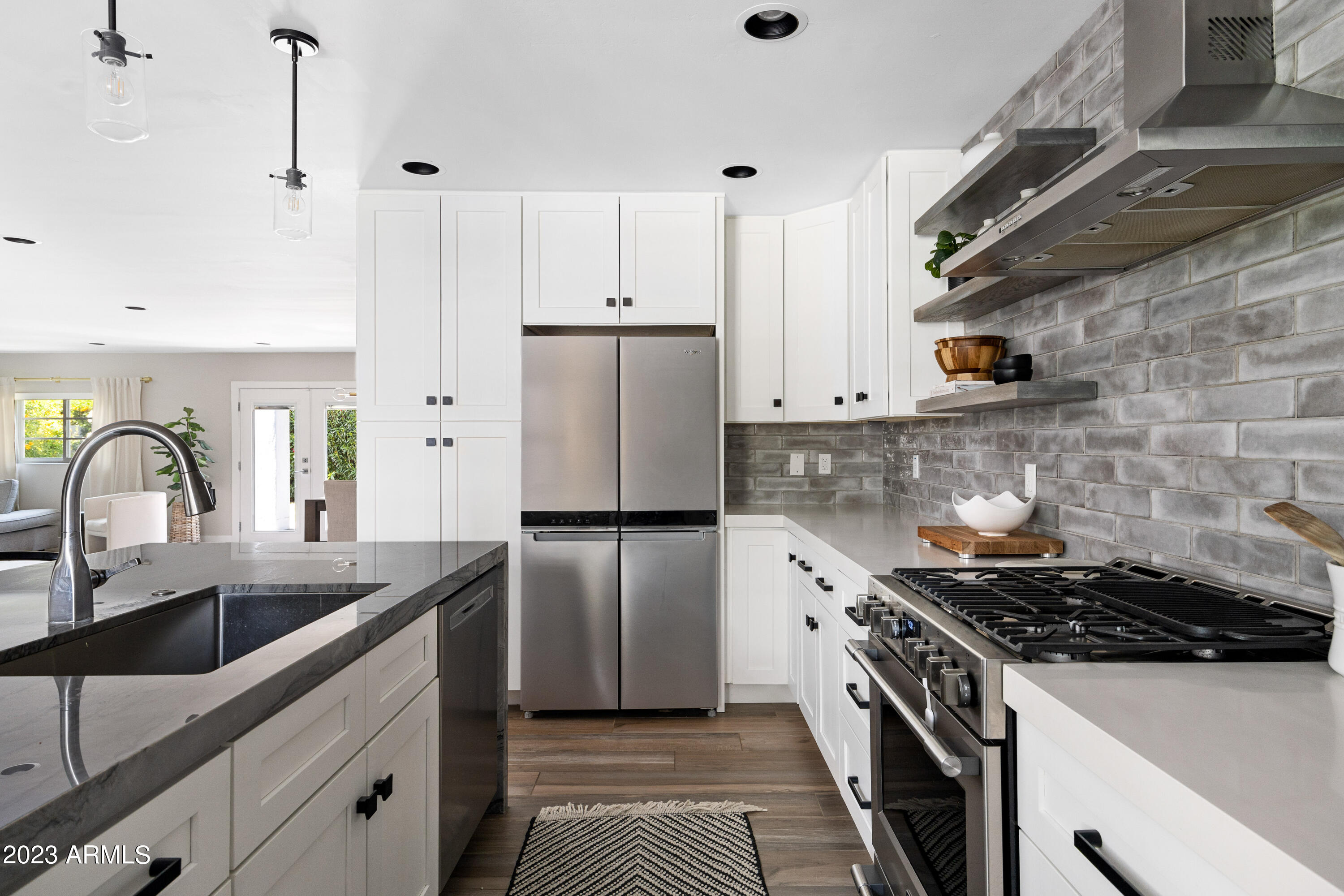 4008 E FAIRMOUNT Avenue