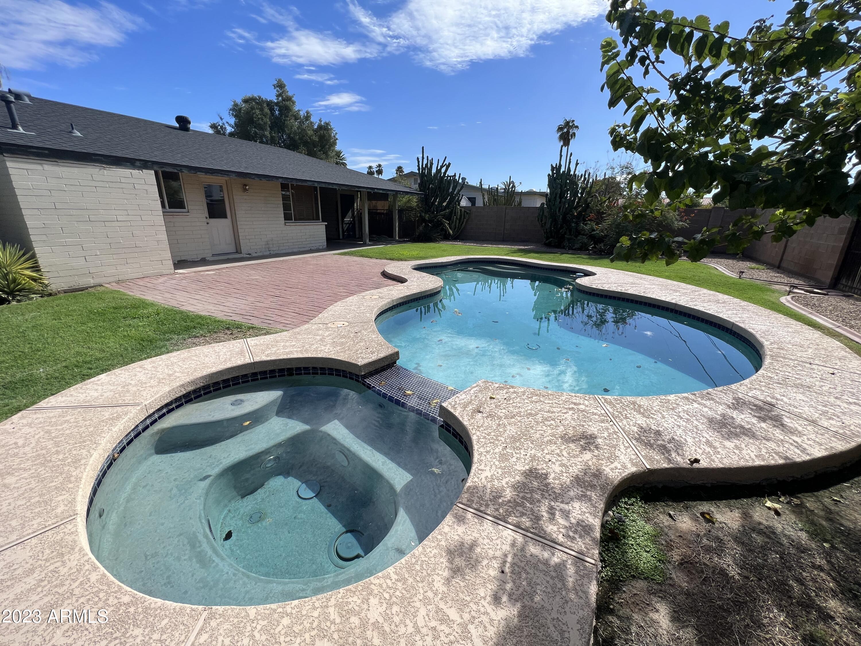 331 E PIERSON Street