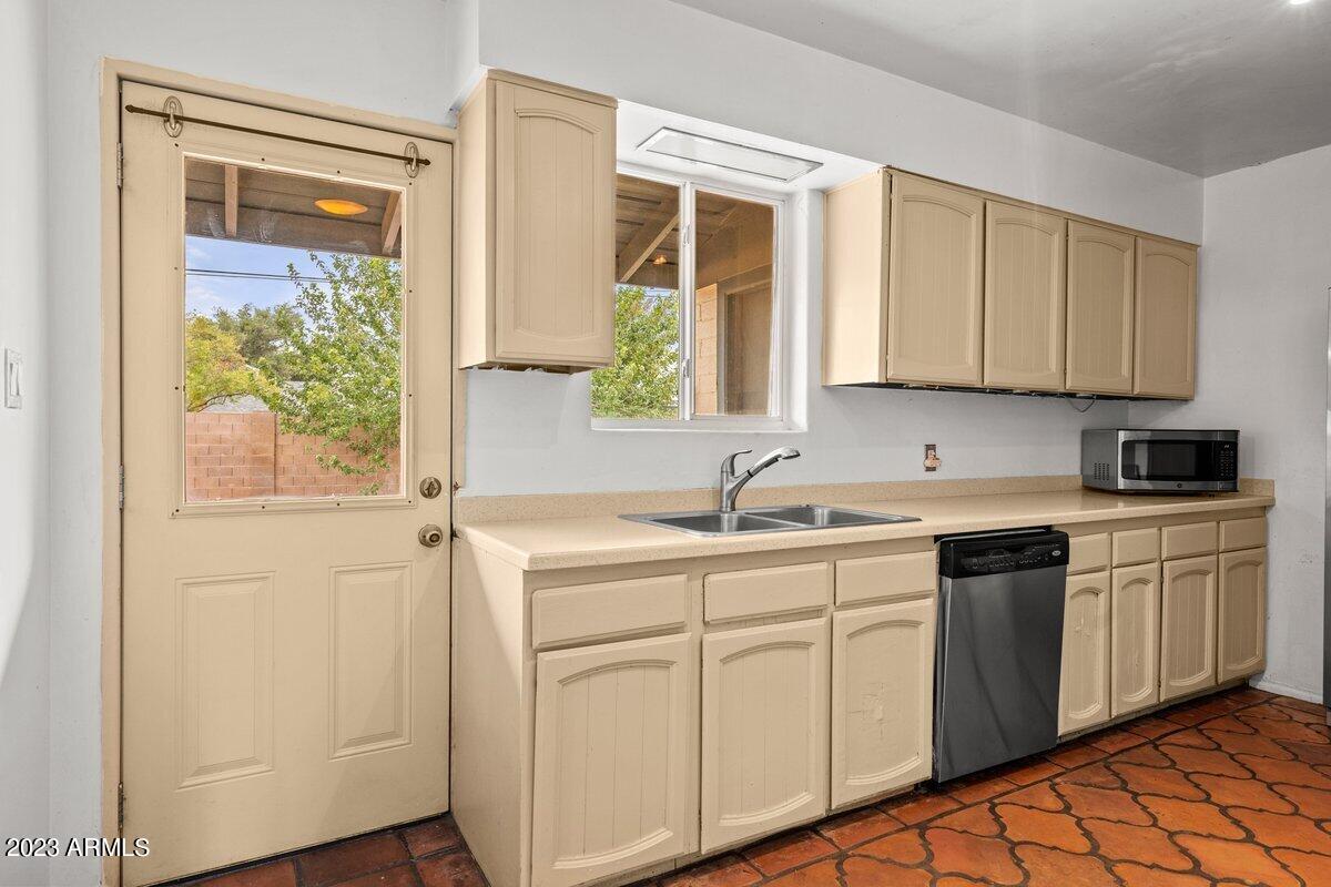 331 E PIERSON Street