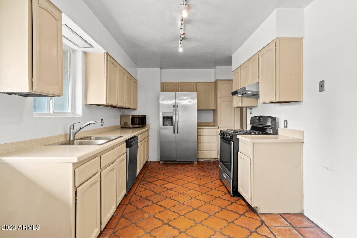 331 E PIERSON Street