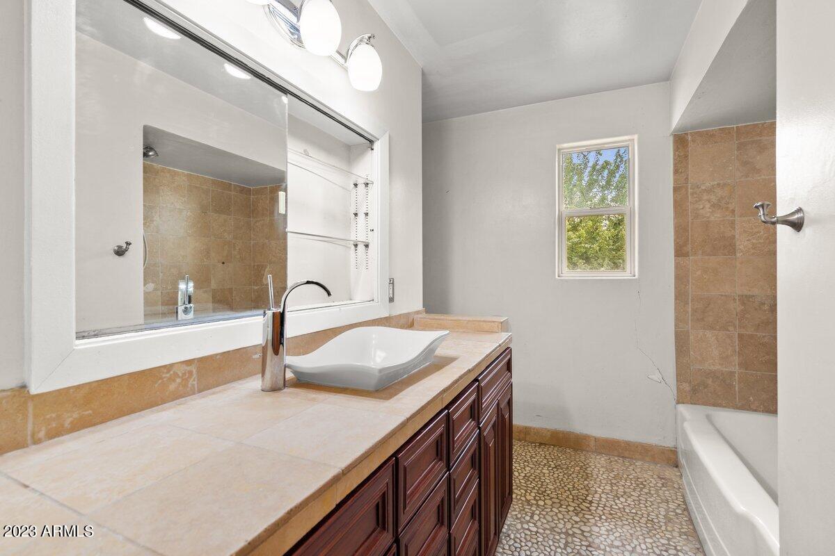 331 E PIERSON Street