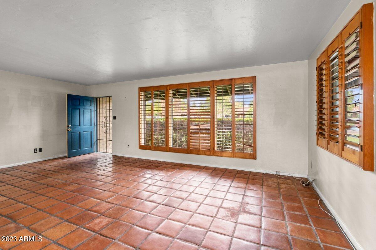 331 E PIERSON Street