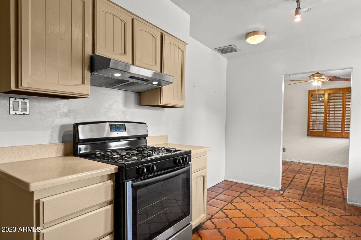 331 E PIERSON Street