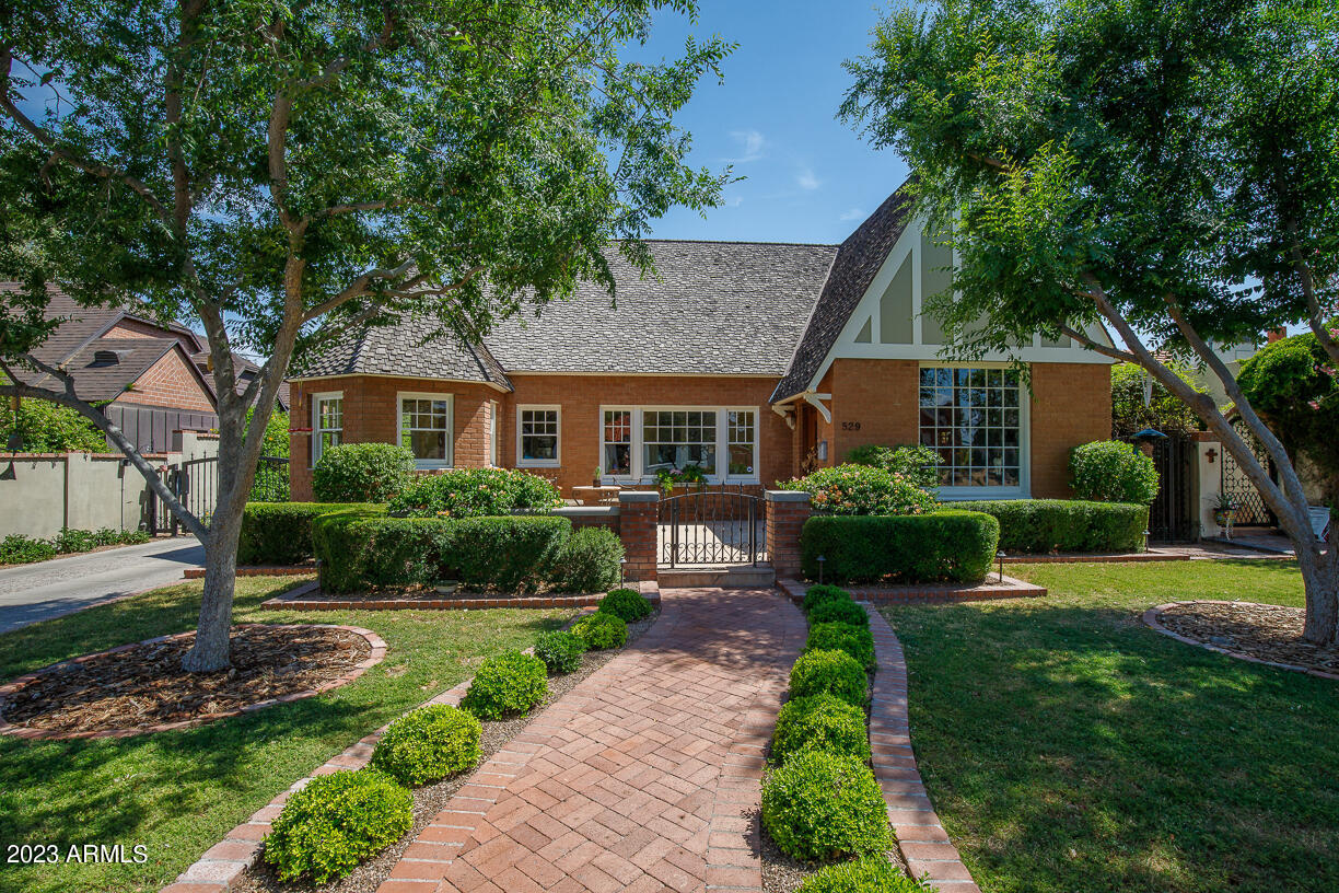 529 W Cypress Street
