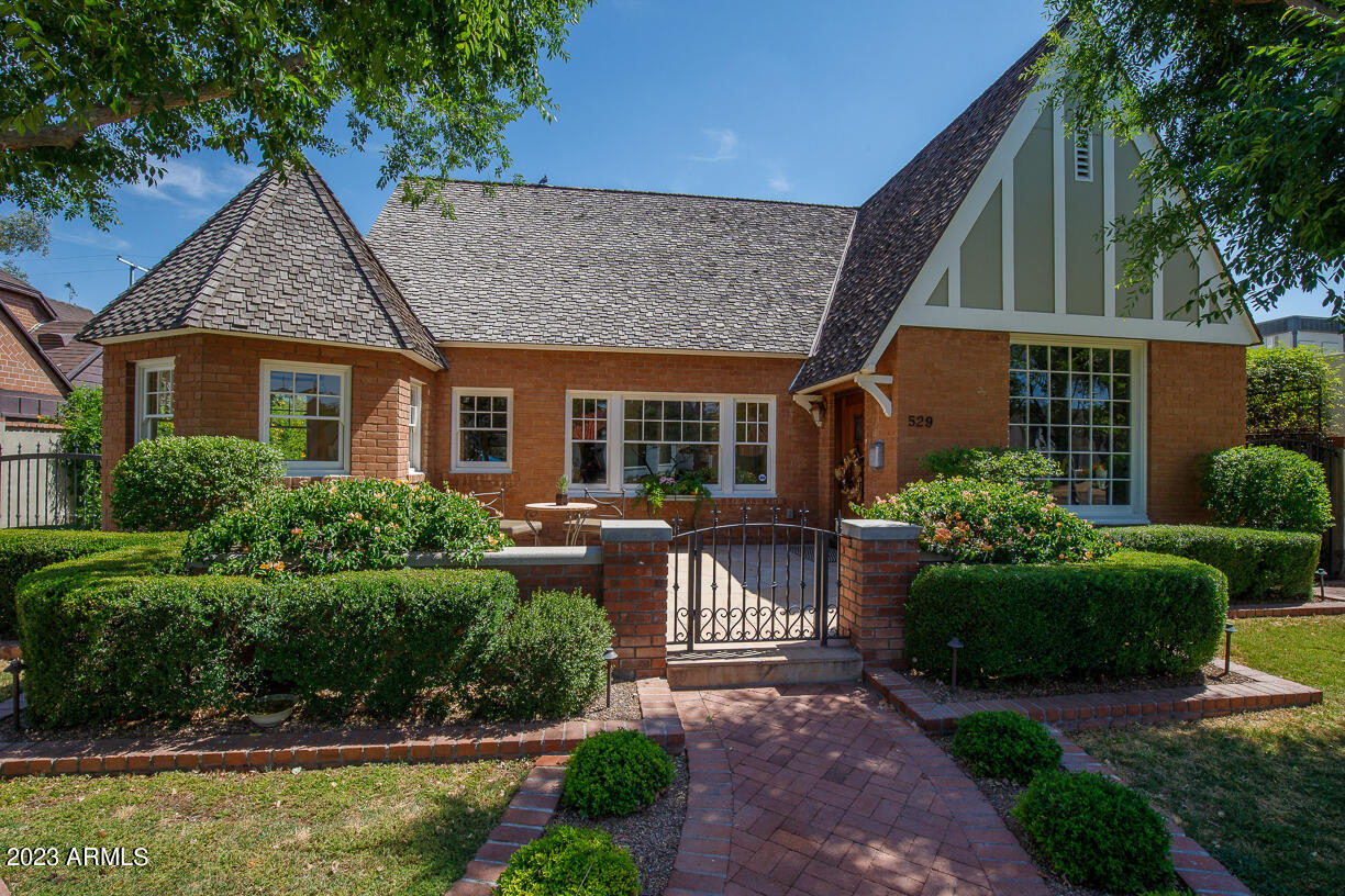 529 W Cypress Street