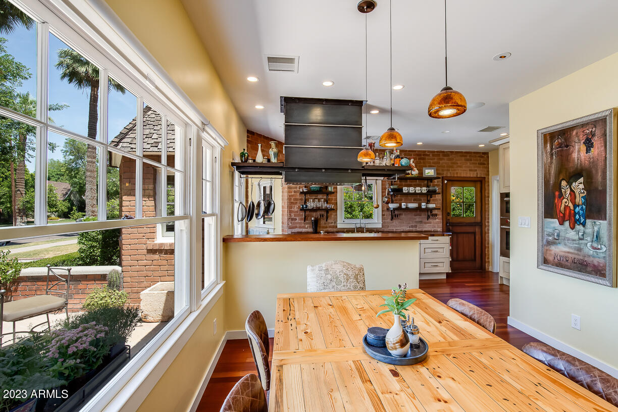 529 W Cypress Street