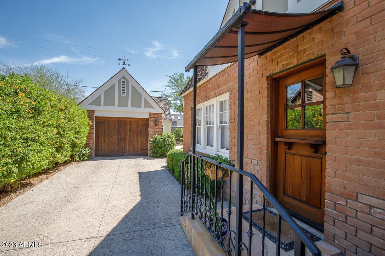 529 W Cypress Street