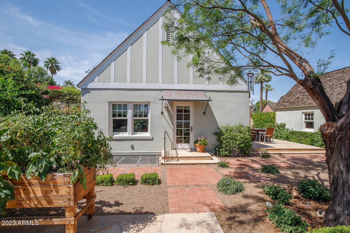 529 W Cypress Street