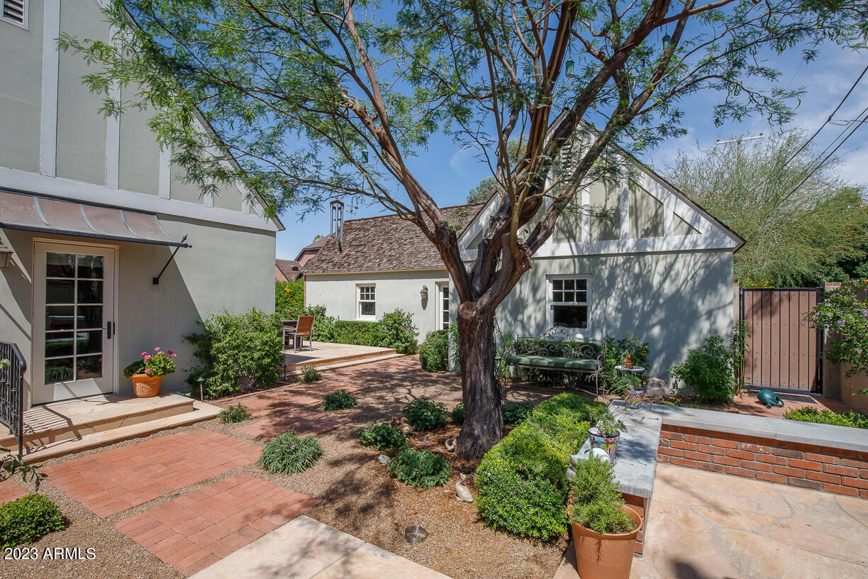 529 W Cypress Street