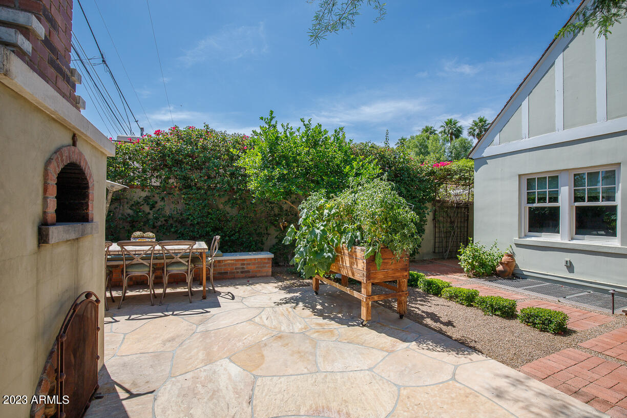 529 W Cypress Street