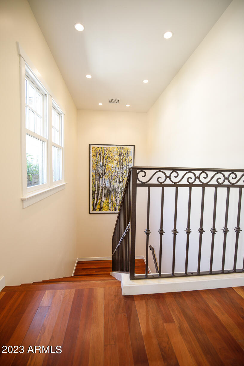 529 W Cypress Street