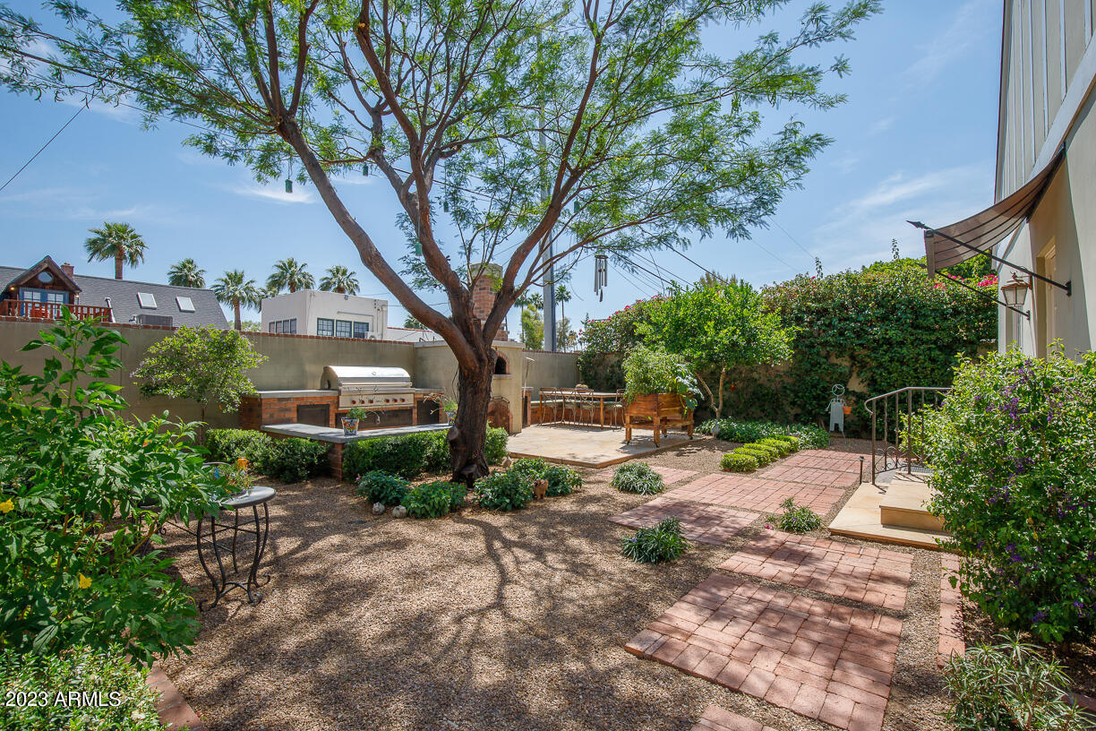 529 W Cypress Street