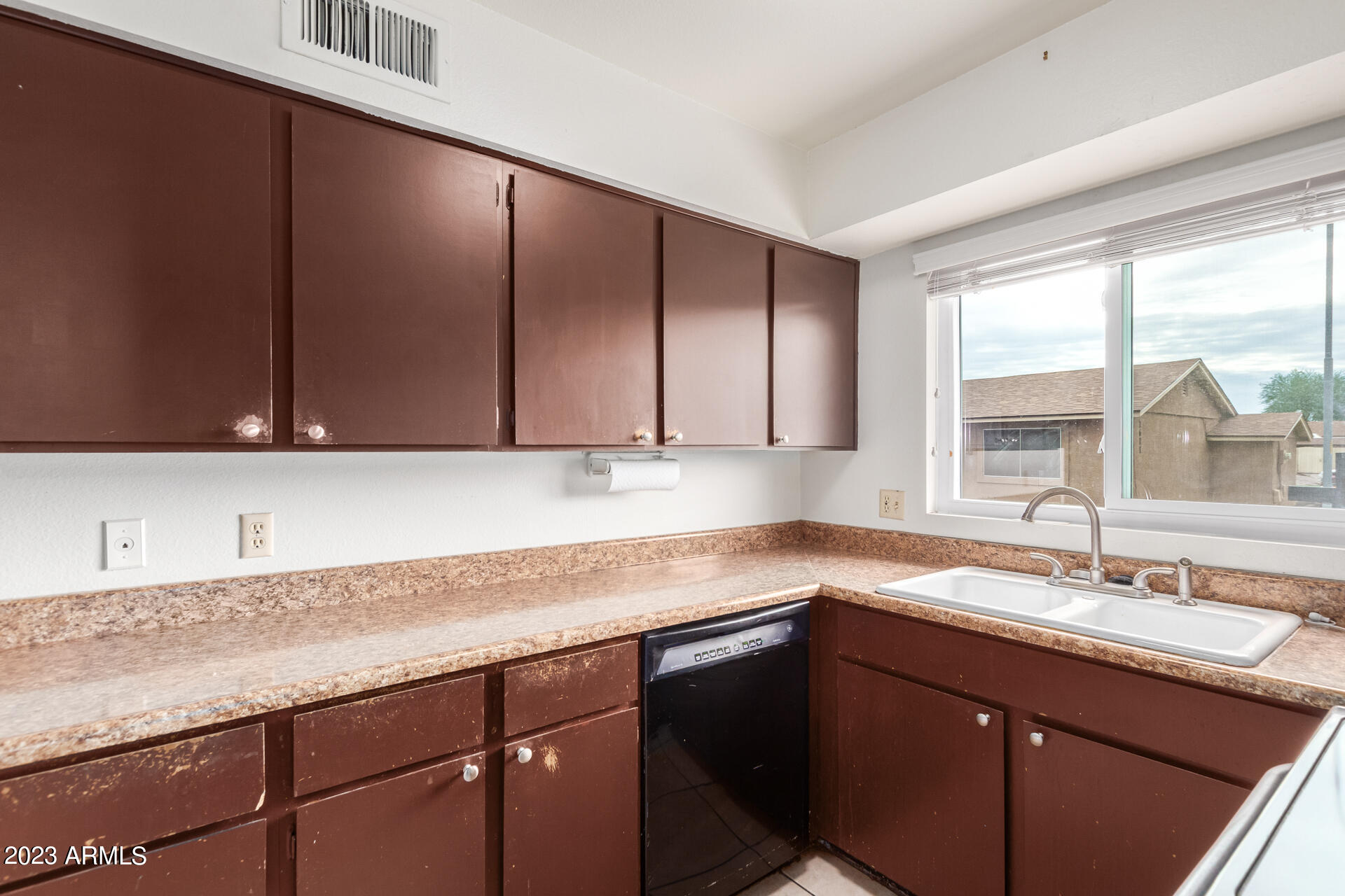 2630 E DON CARLOS Avenue