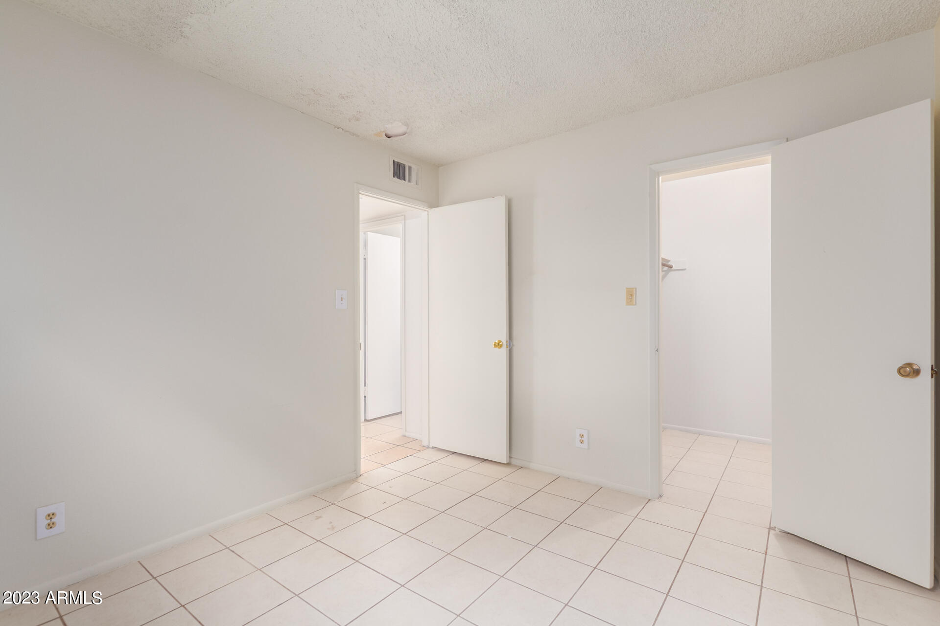 2630 E DON CARLOS Avenue