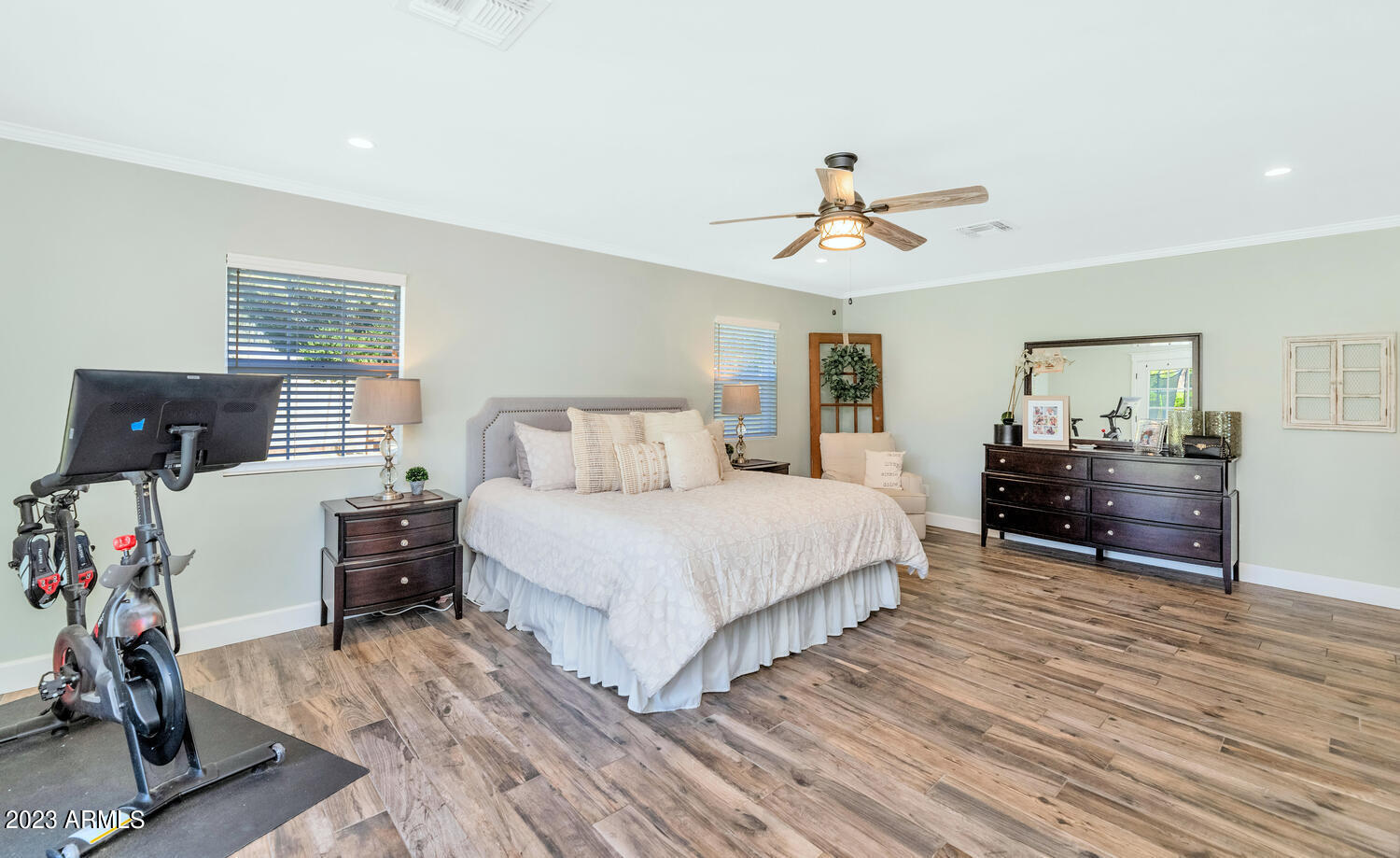 4628 E WINDSOR Avenue