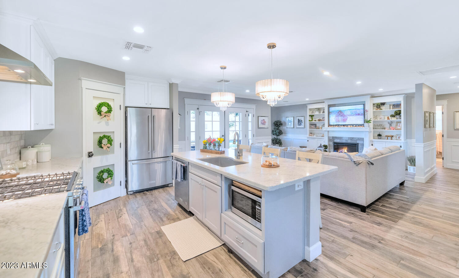 4628 E WINDSOR Avenue