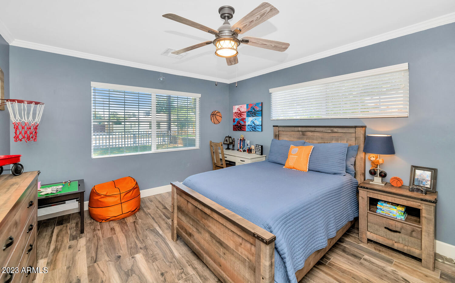 4628 E WINDSOR Avenue