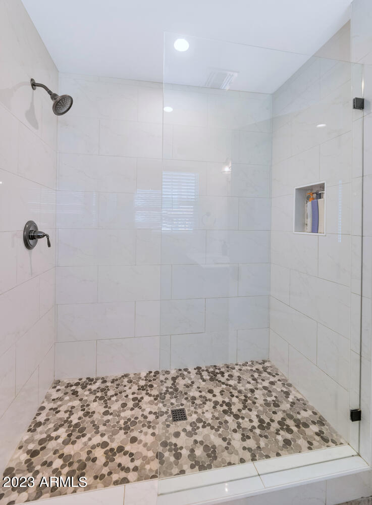 4628 E WINDSOR Avenue