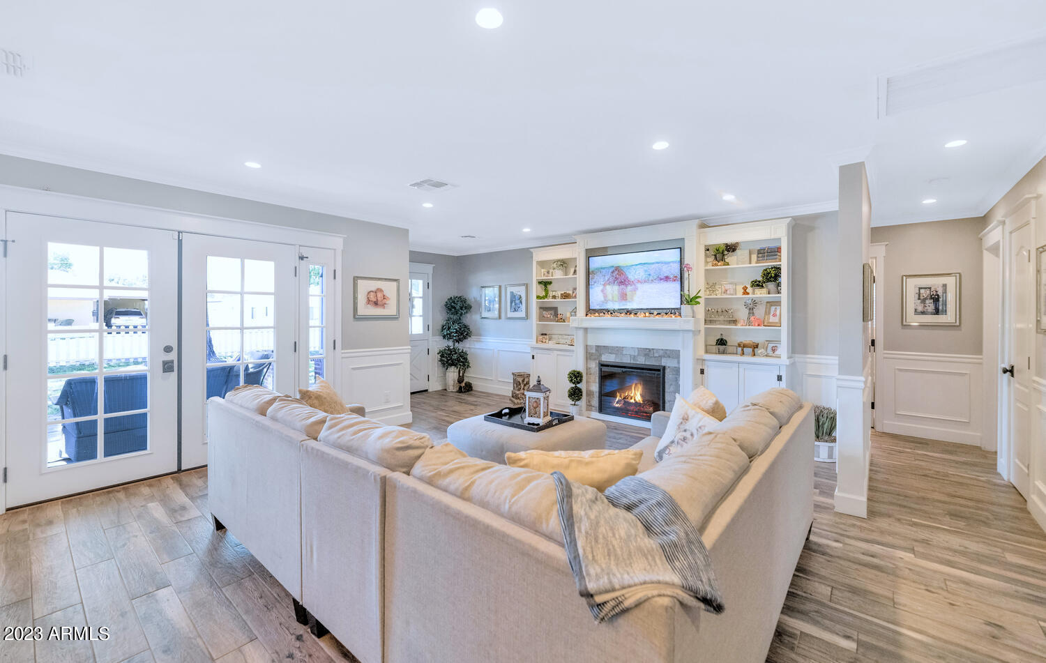 4628 E WINDSOR Avenue