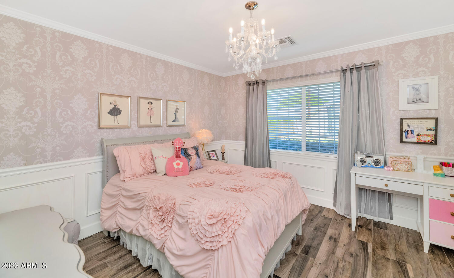 4628 E WINDSOR Avenue