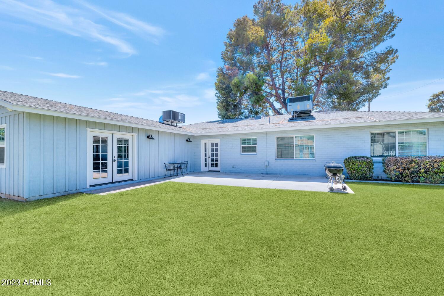 4628 E WINDSOR Avenue