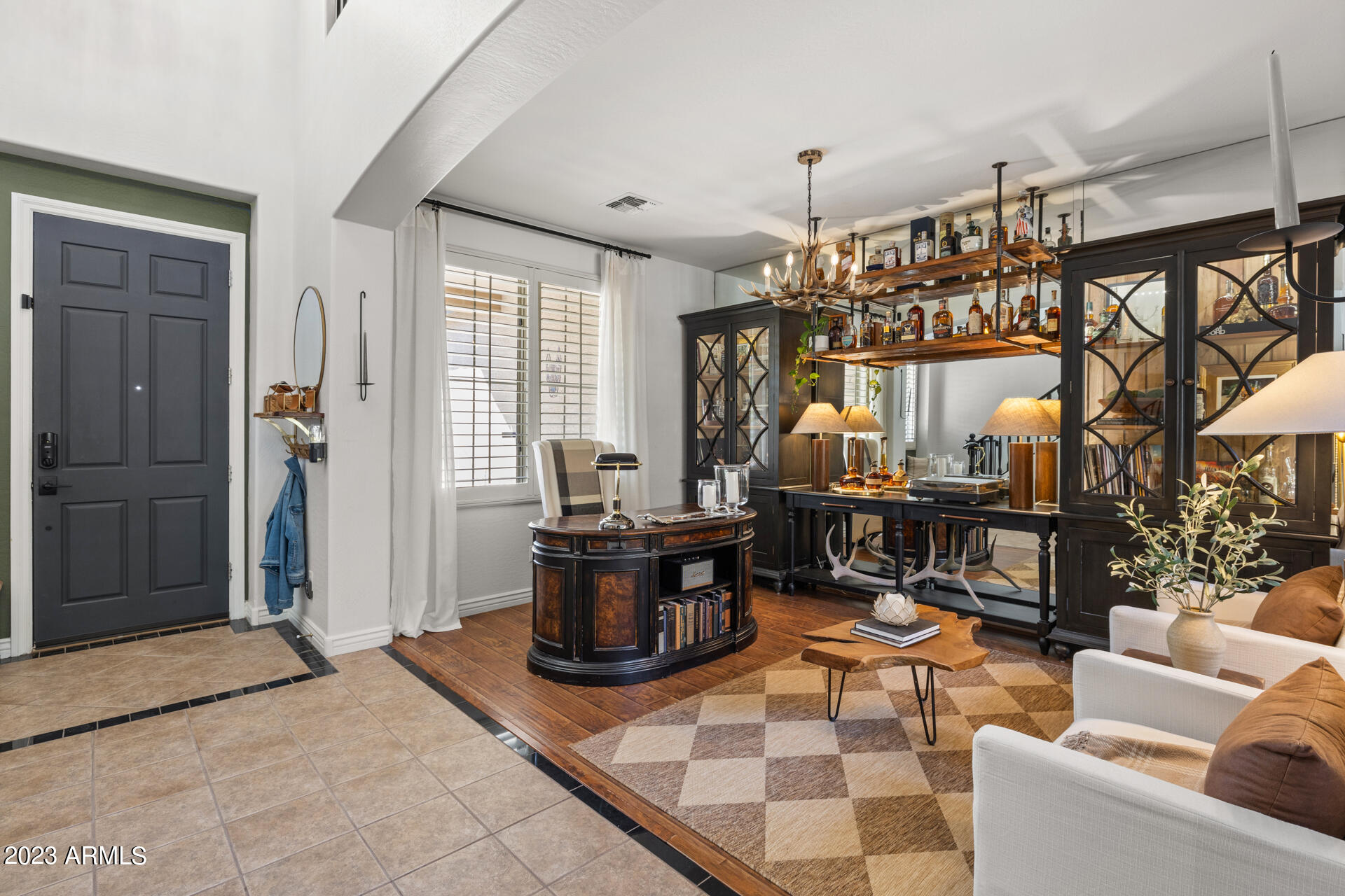 874 W WHITTEN Street