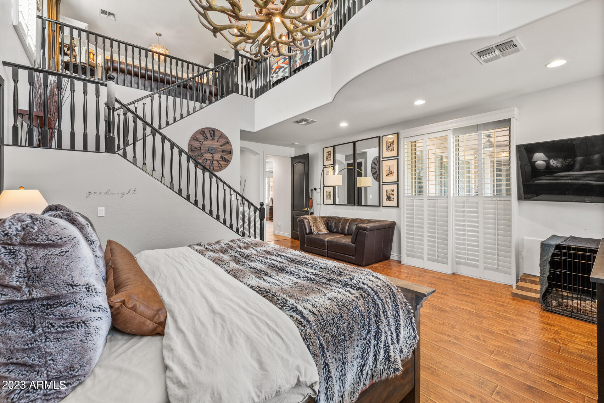 874 W WHITTEN Street