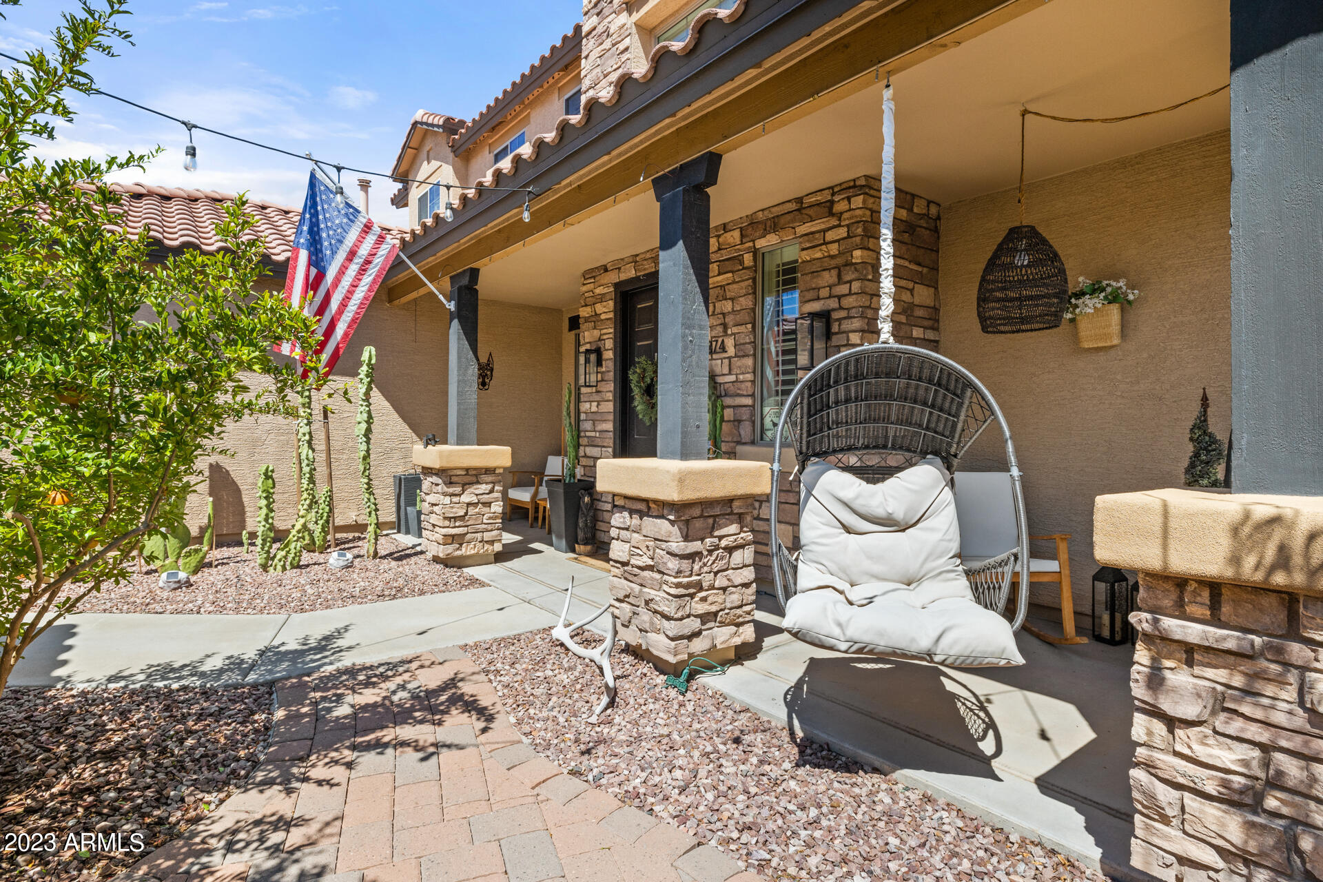 874 W WHITTEN Street