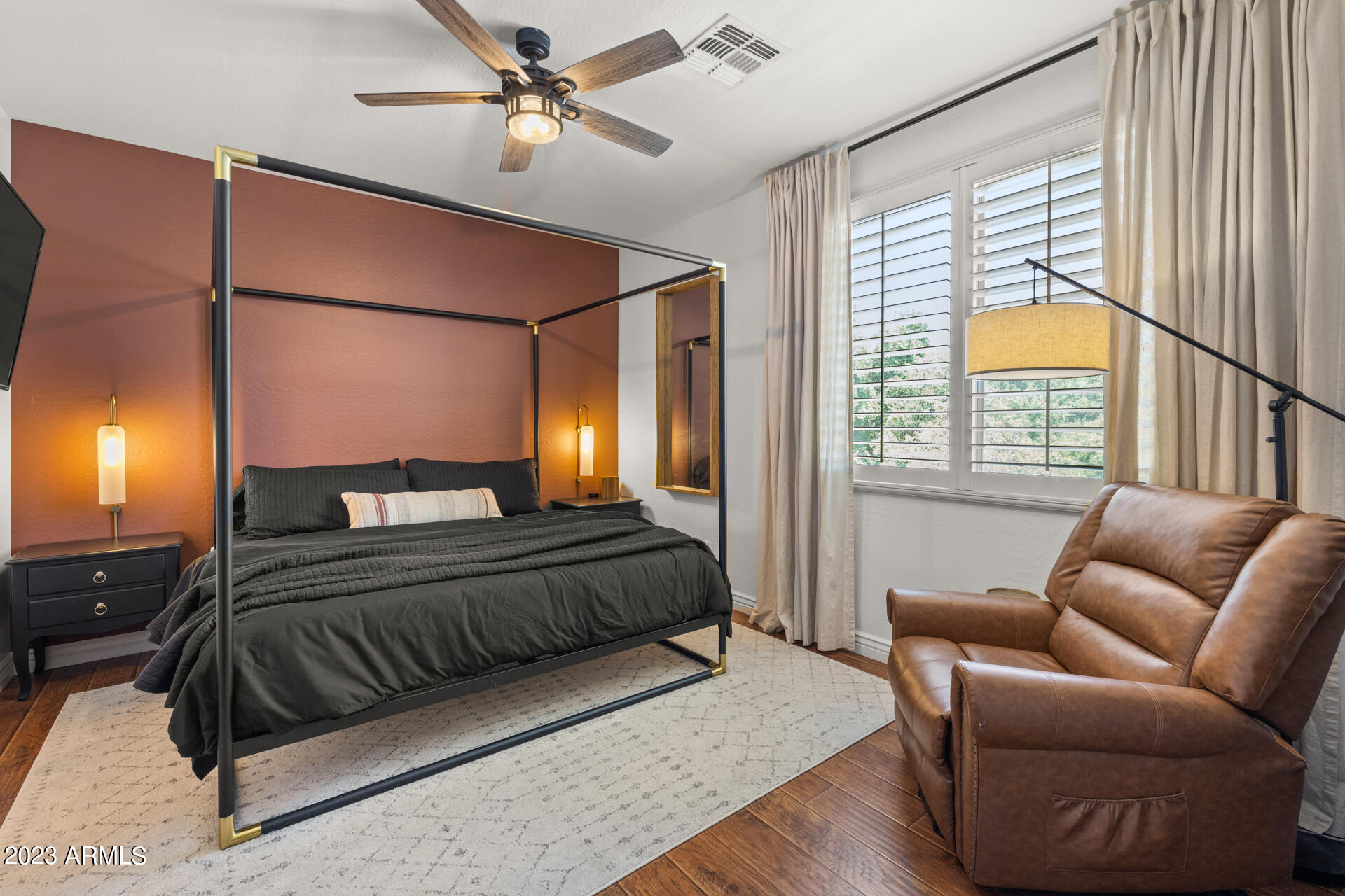 874 W WHITTEN Street