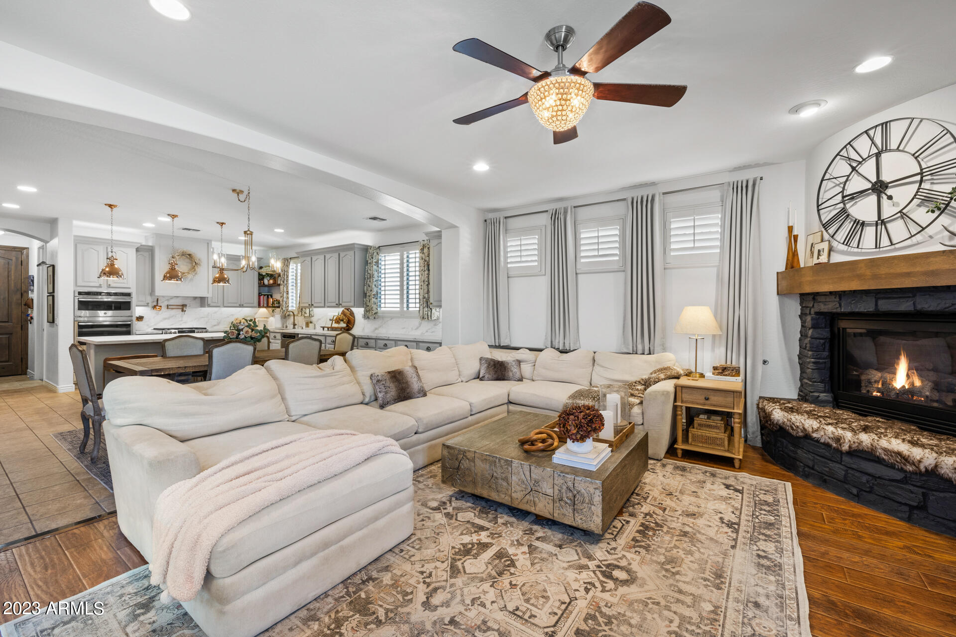 874 W WHITTEN Street