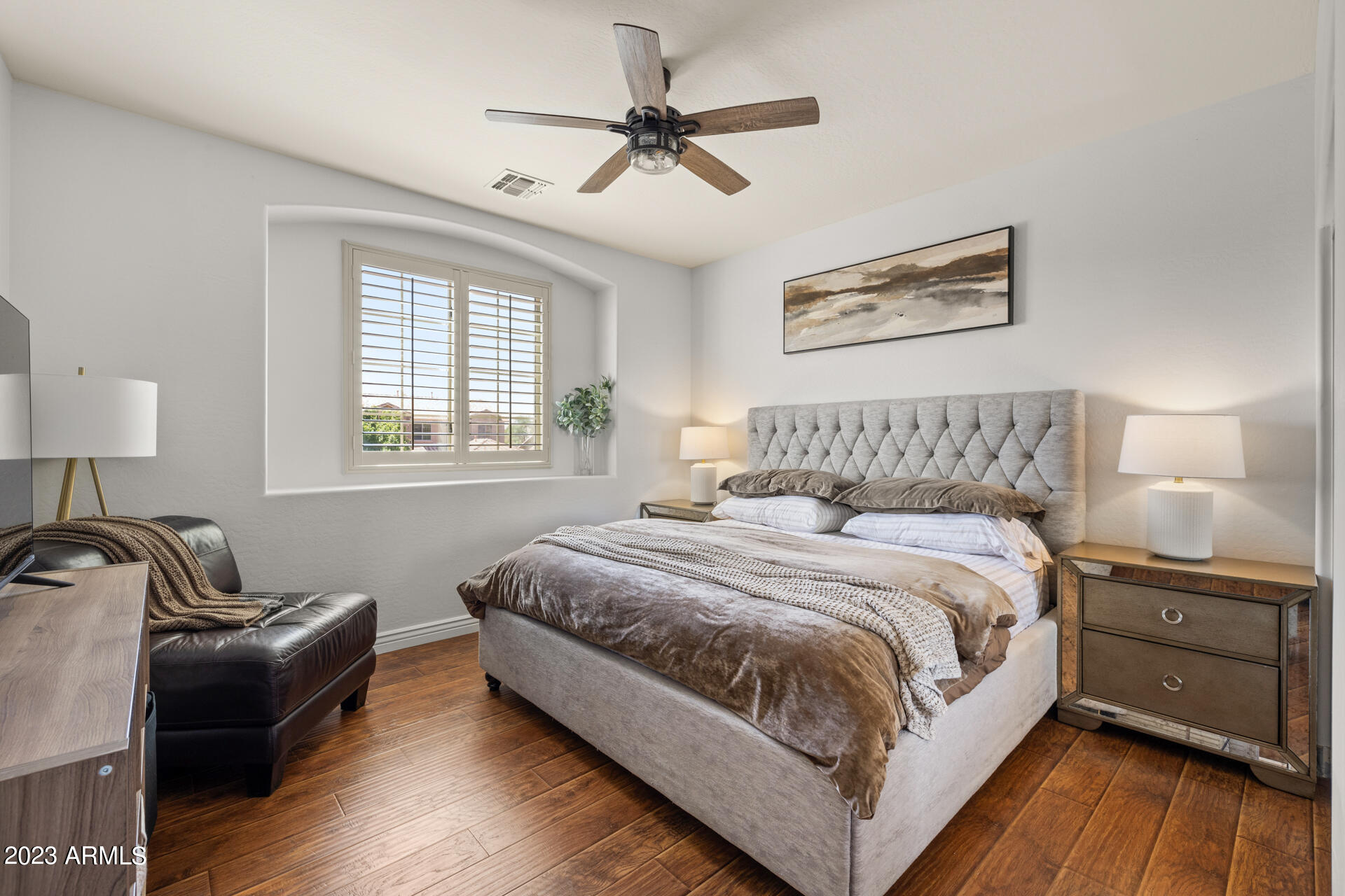 874 W WHITTEN Street