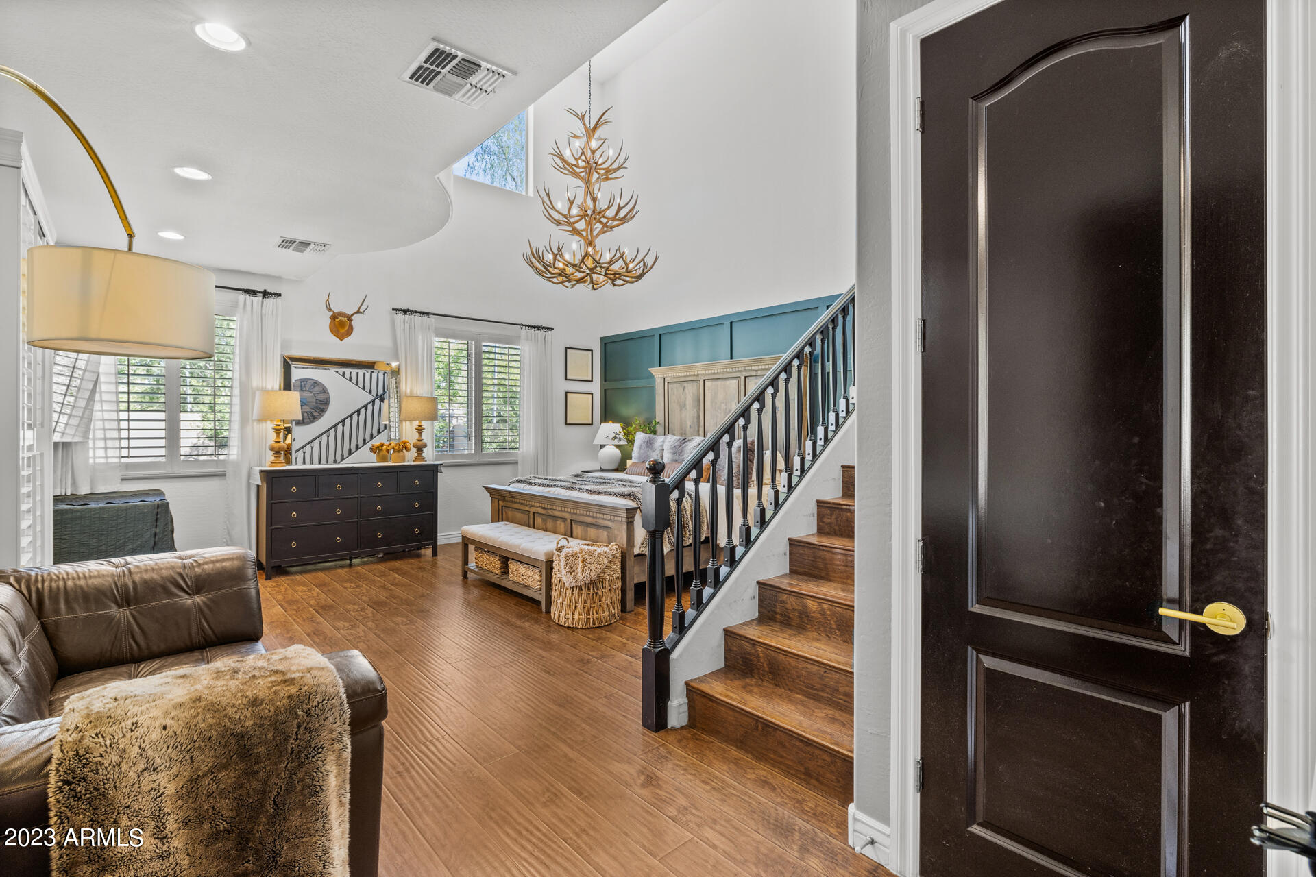 874 W WHITTEN Street