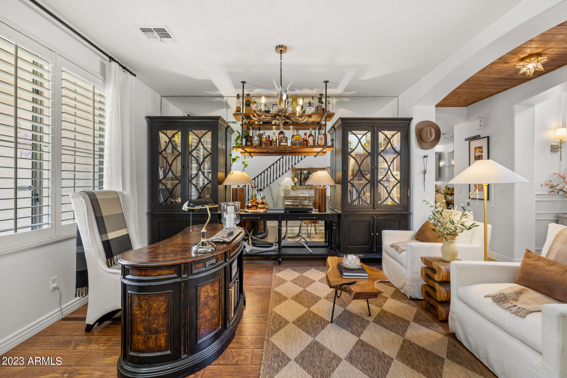 874 W WHITTEN Street