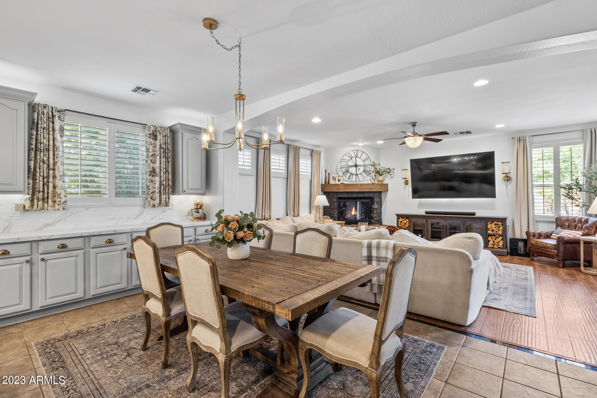 874 W WHITTEN Street