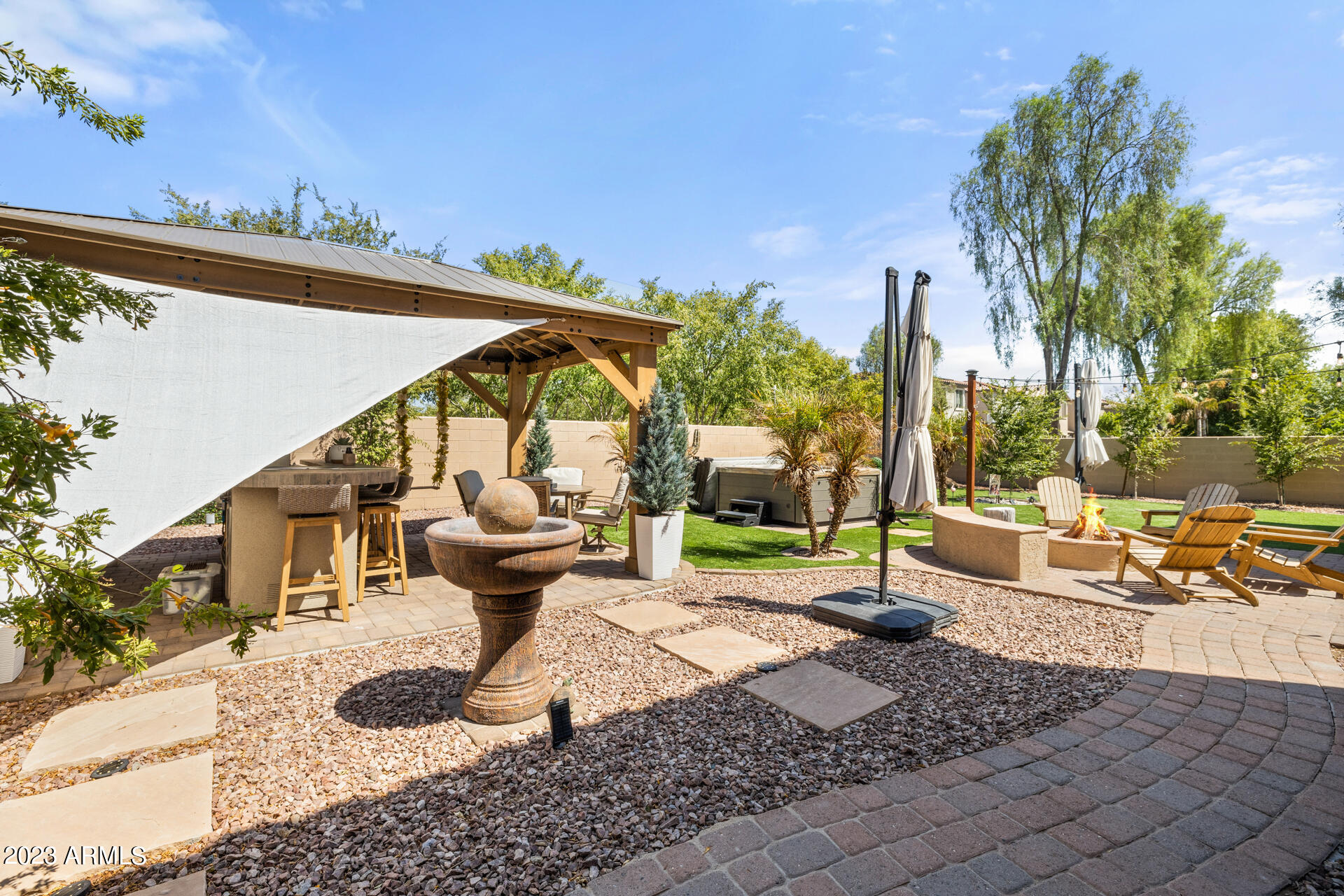 874 W WHITTEN Street