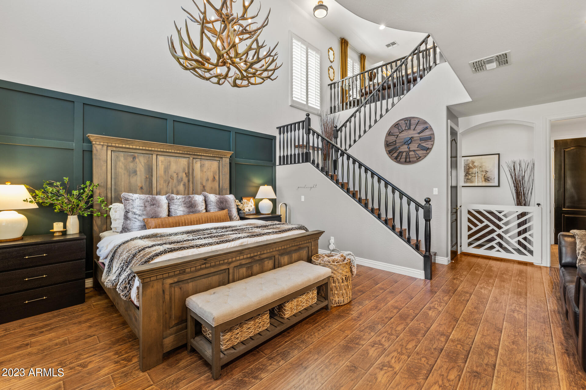 874 W WHITTEN Street