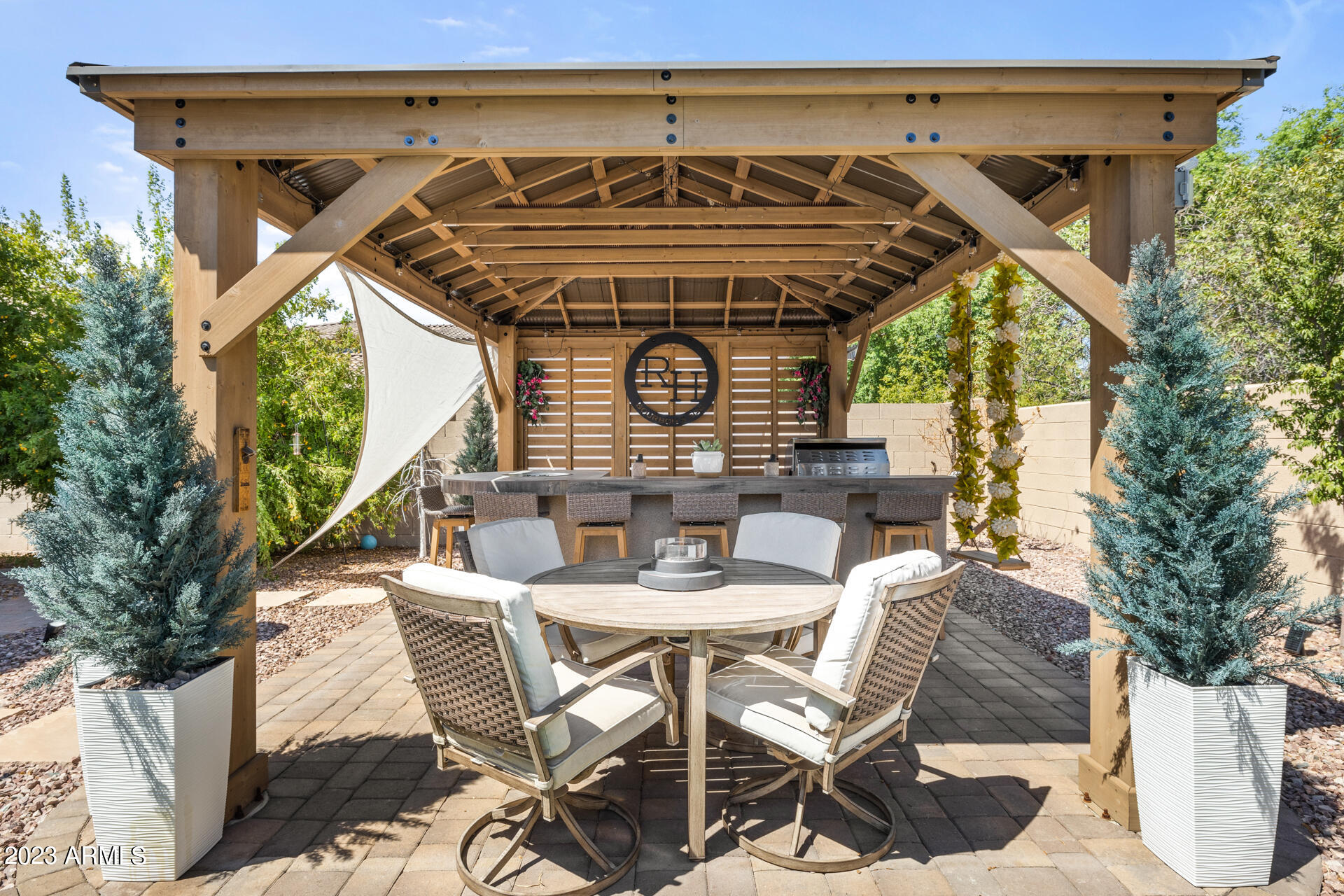 874 W WHITTEN Street