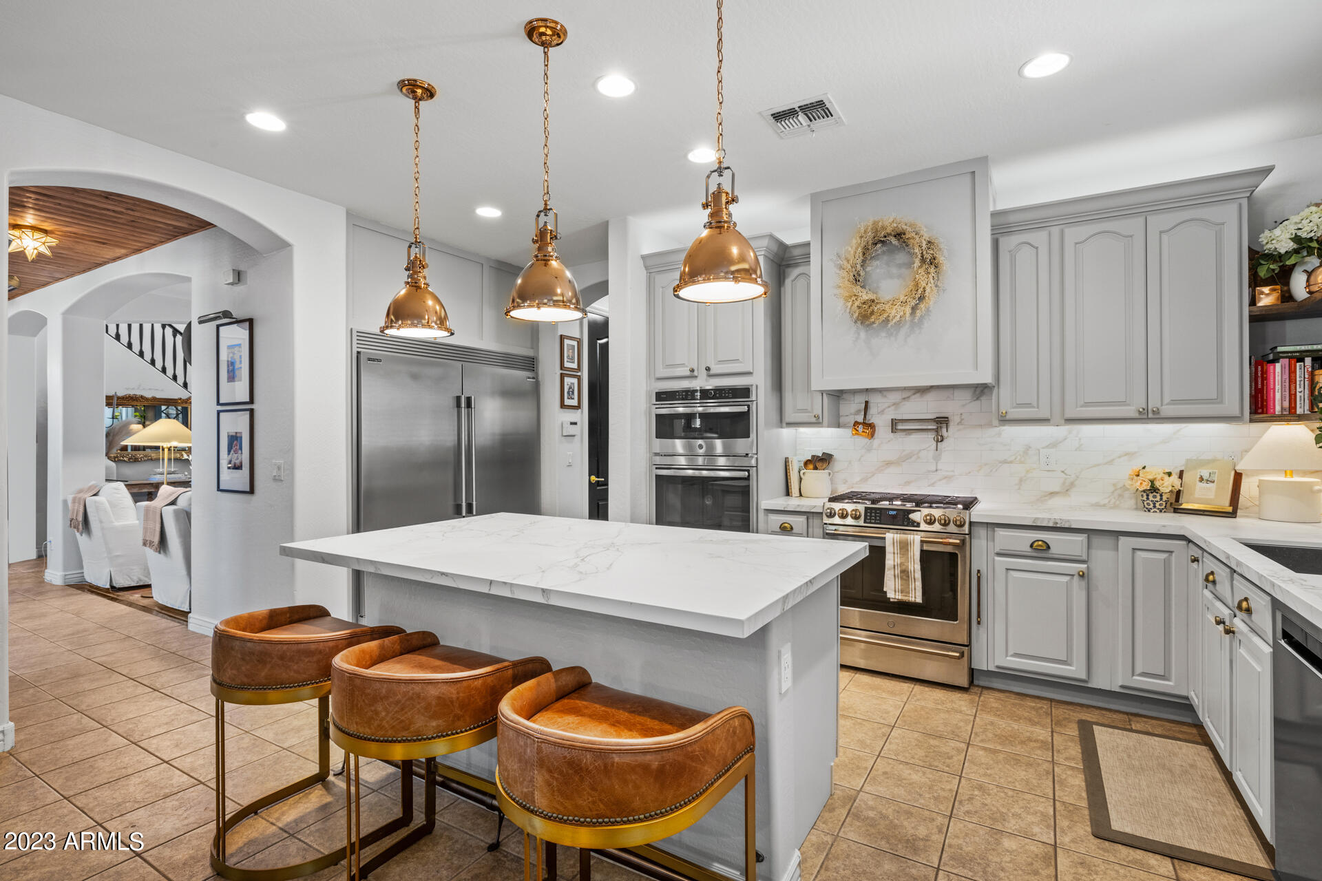 874 W WHITTEN Street