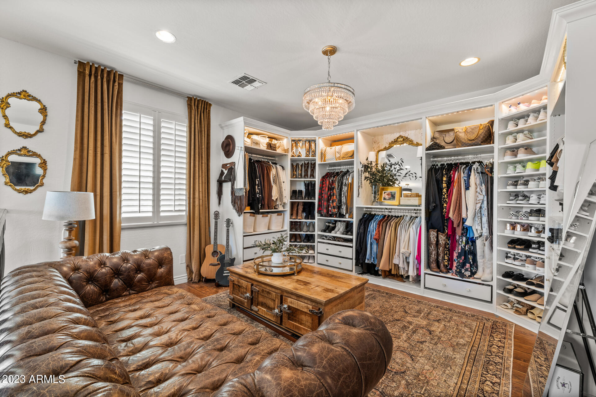 874 W WHITTEN Street