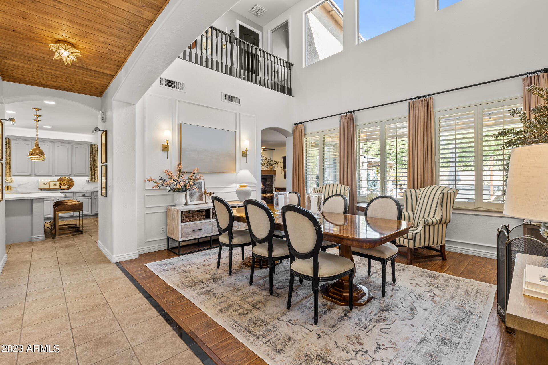 874 W WHITTEN Street