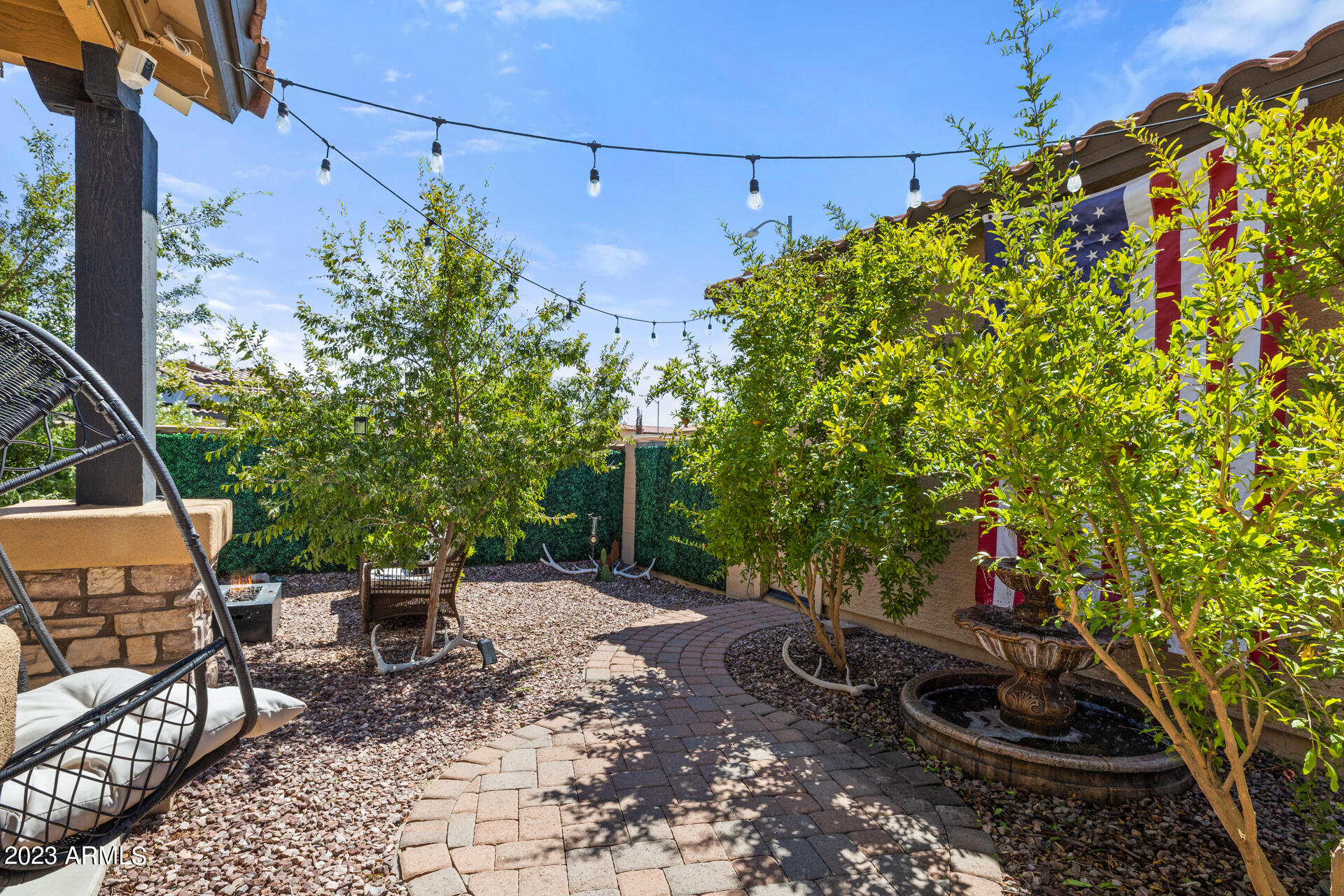 874 W WHITTEN Street