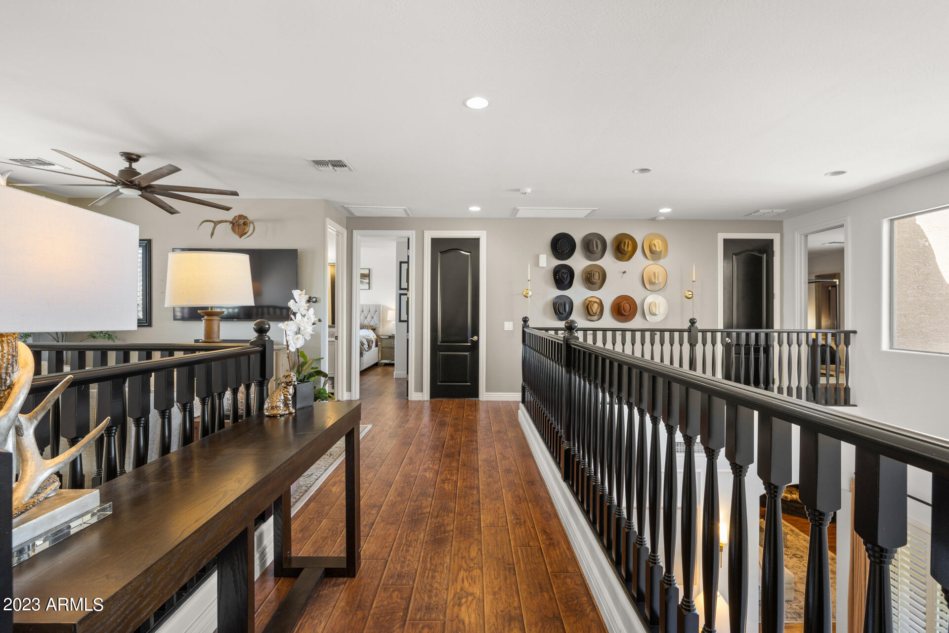 874 W WHITTEN Street