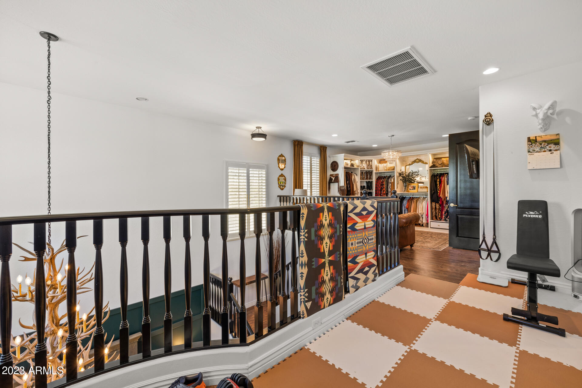 874 W WHITTEN Street