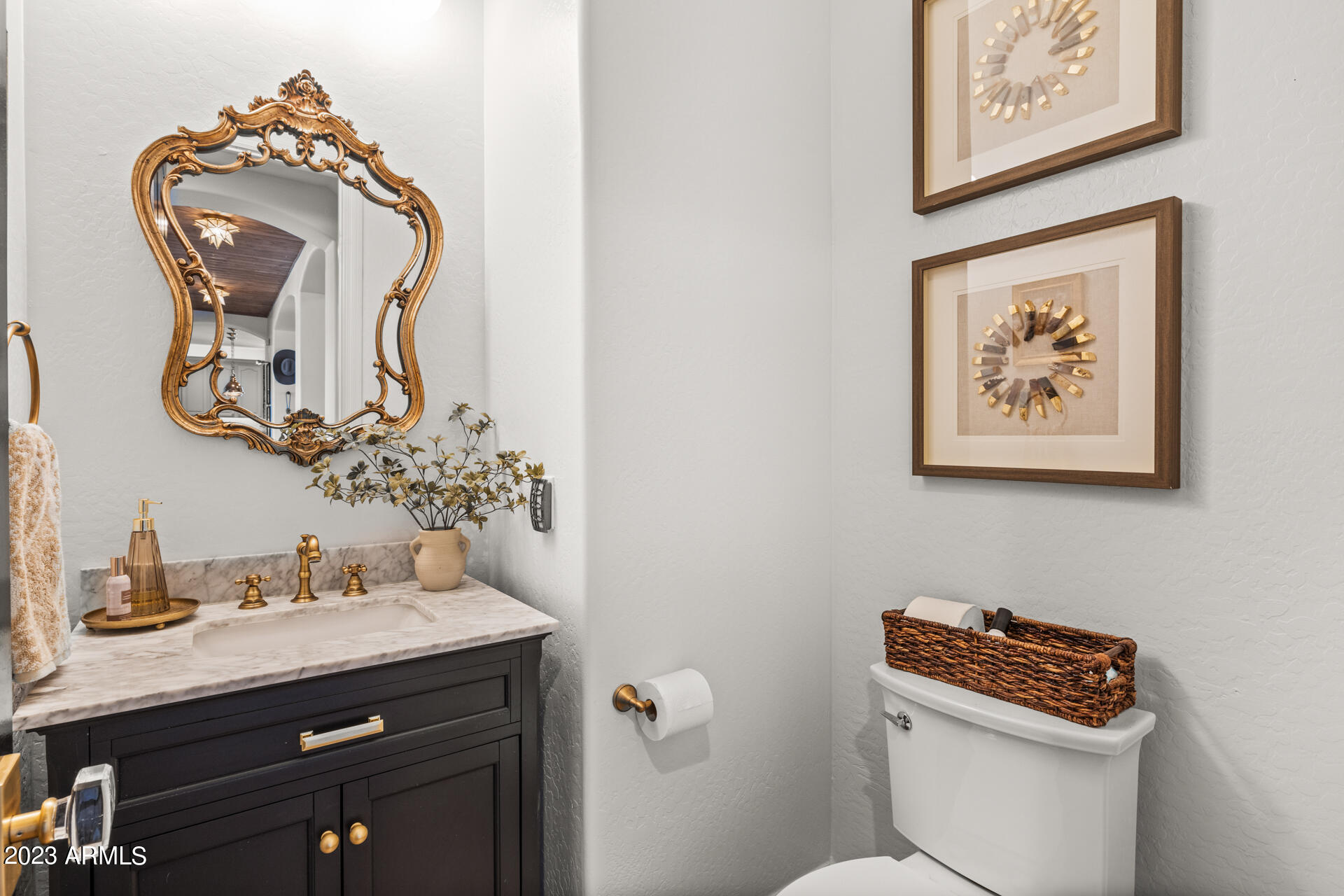 874 W WHITTEN Street