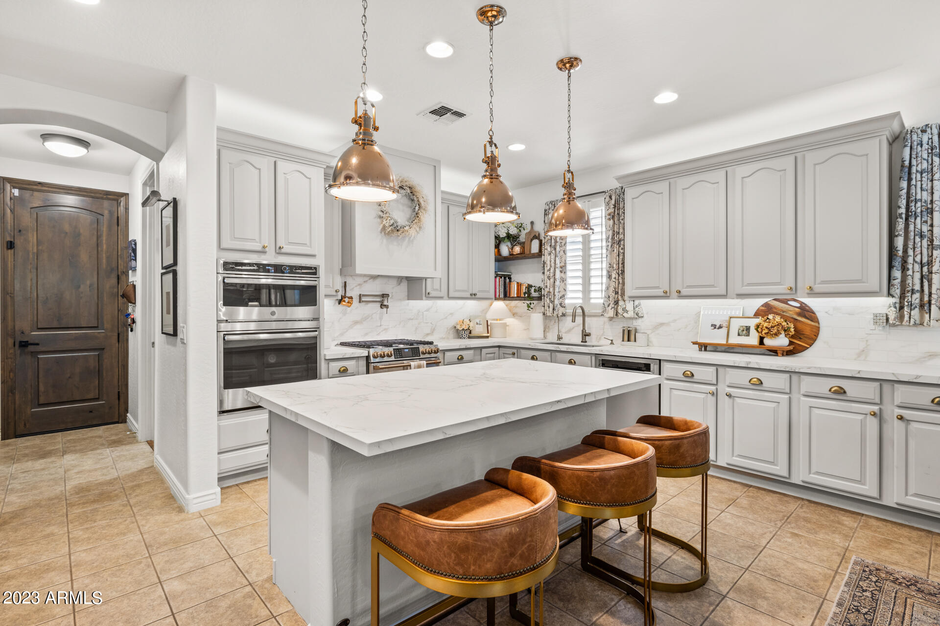 874 W WHITTEN Street